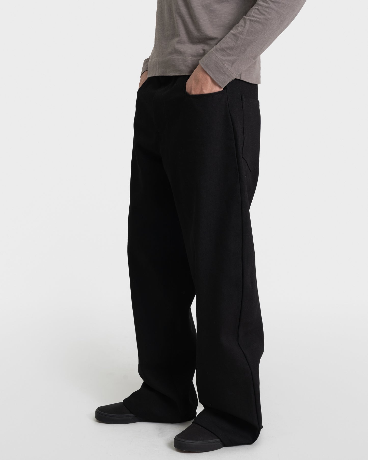 EVERYDAY RAW DENIM in midnight black